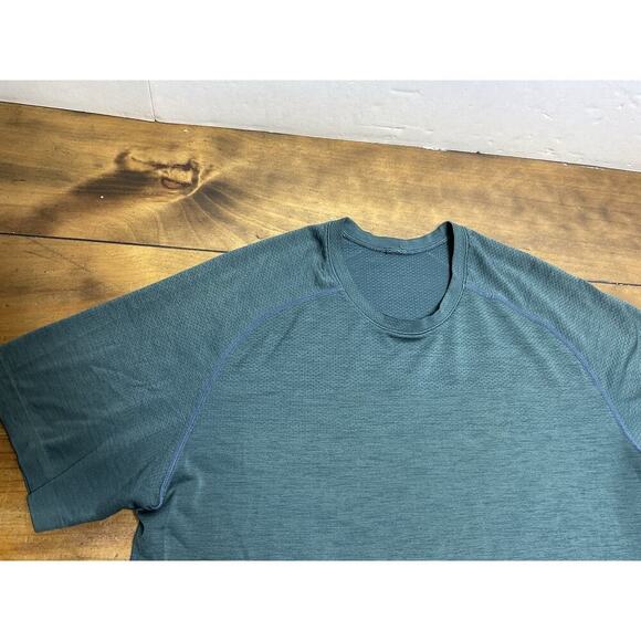 Lululemon Shirt Mens Medium Green Short Sleeve Metal Vent Tech Workout Gym - Picture 2 of 9